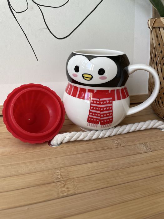 Swiateczny kubek pingwinek wskimosek z czapką o szalikiem swieta wigil