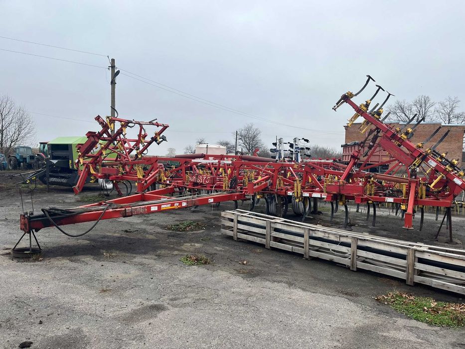 Культиватор суцільного обробітку Bourgault-8810-35 (18 м.)
