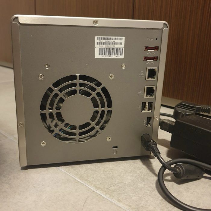 QNAP TS-410 мережеве сховище NAS + 4 диски по 500ГБ