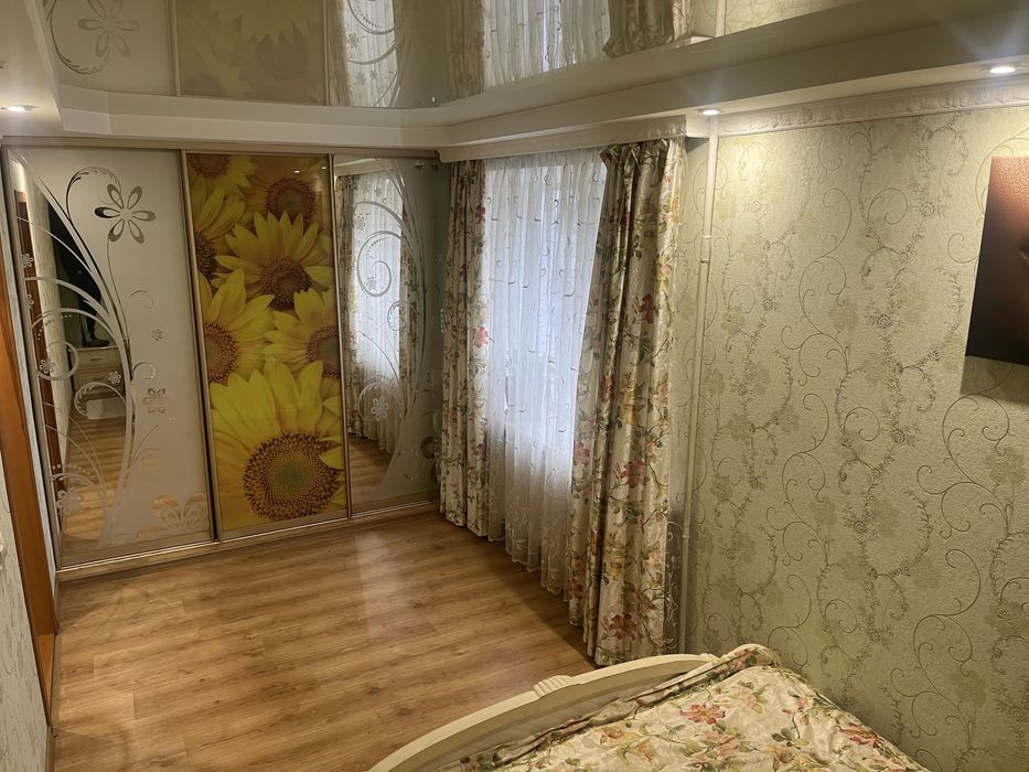 Гарна 2х кімнатна квартира навпроти лікарні Святого Лу