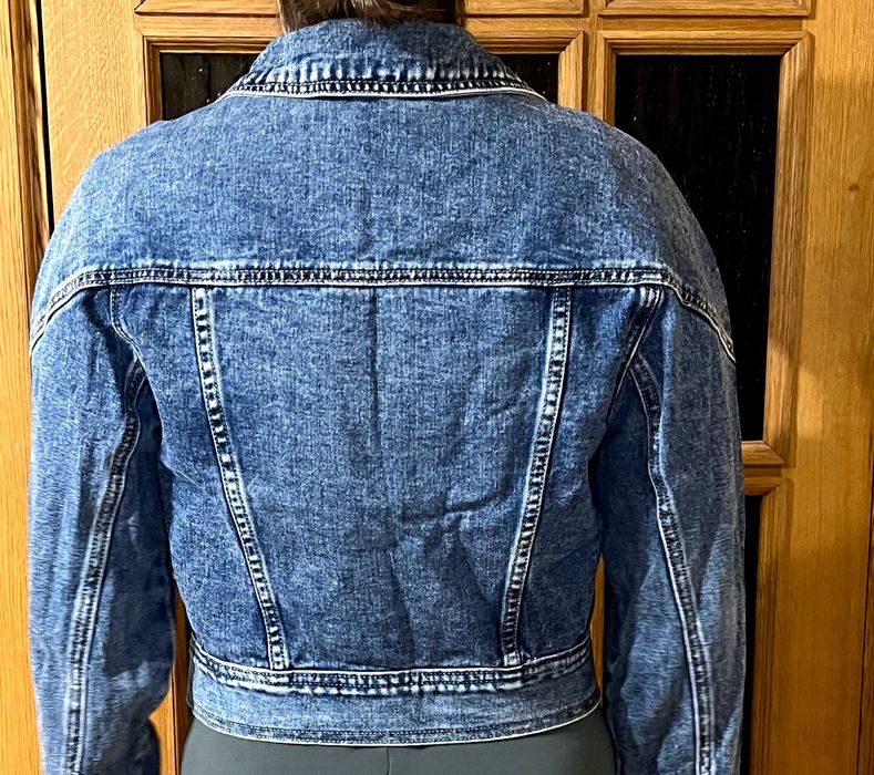 Жіноча джинсова куртка