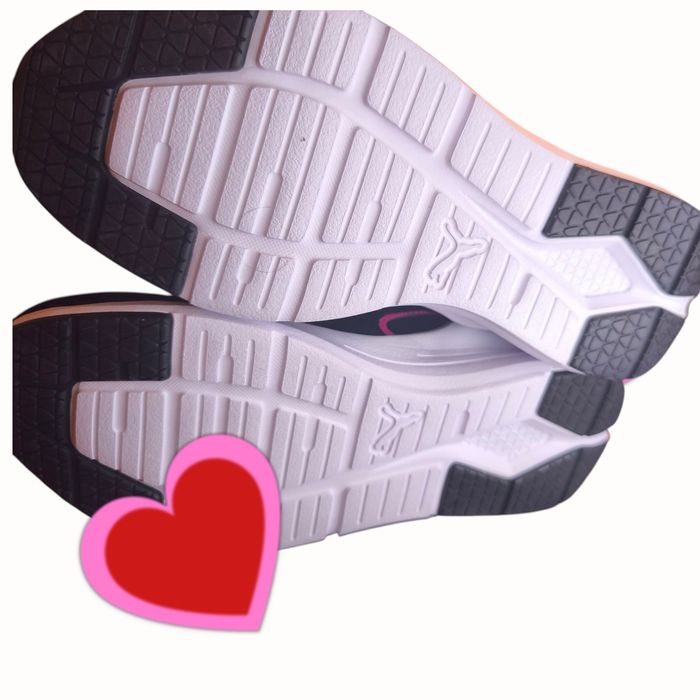 Buty Puma Wired Run Pure, r. 38,5, z jasną podeszwą