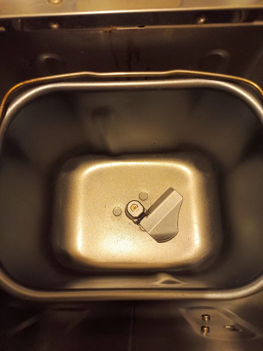 Хлібопічка Electrolux EBM 8000.