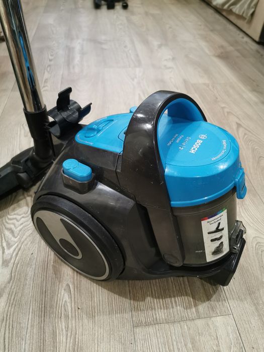 Пилосос безмішковий Bosch BGS05X240