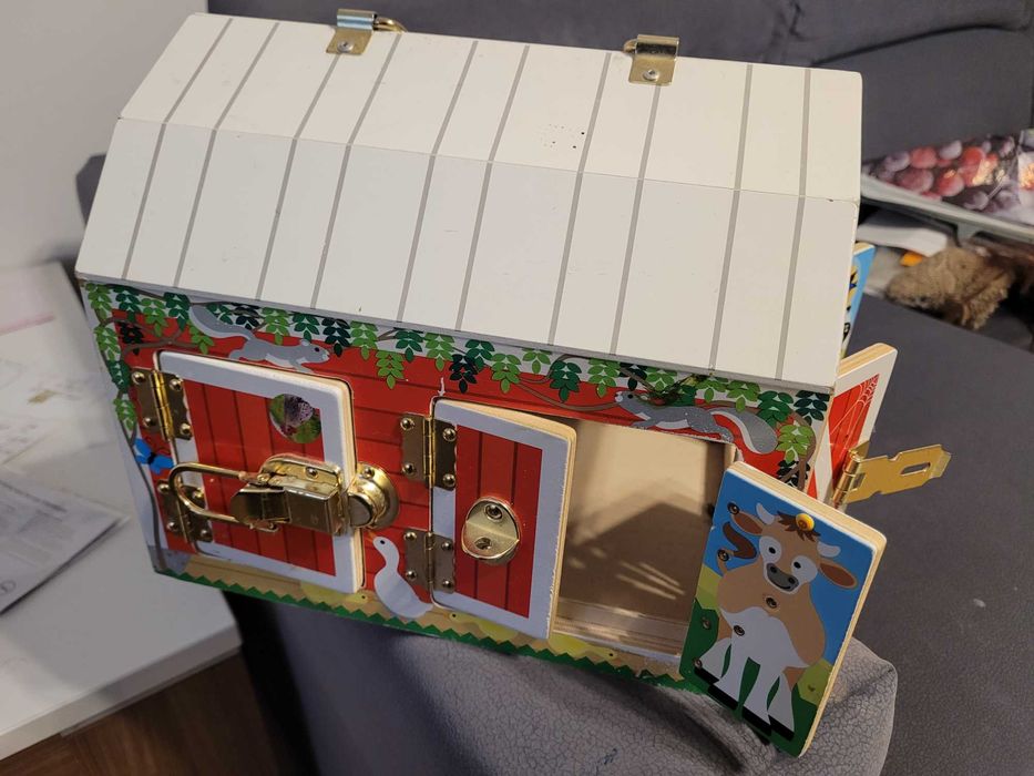 Stodola z zamkami, zabawka