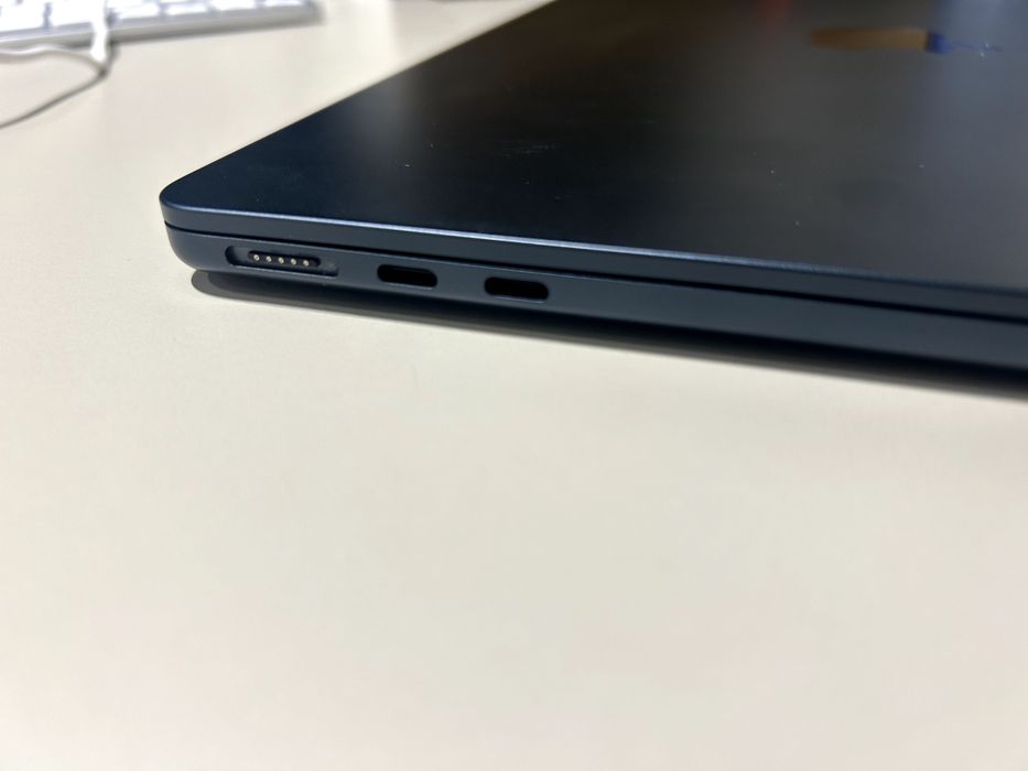 MacBook Air M2 - Como Novo (Com Caixa)