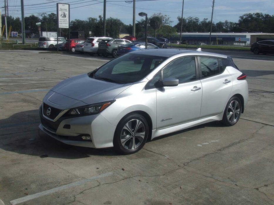Nissan LEAF SV      2018