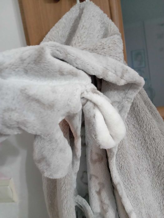 Ubrania szlafrok i zebra piżama 164