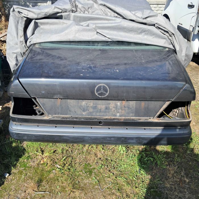 Klapa tył tylna Mercedes w124 coupe cabrio