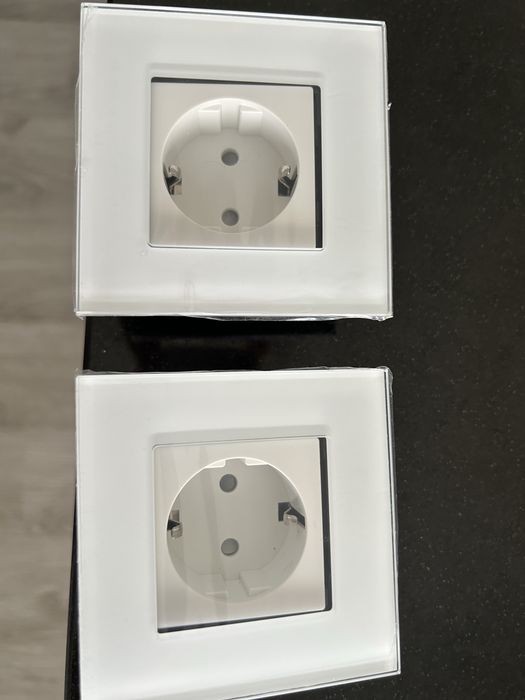Tomadas eletricas em acrilico