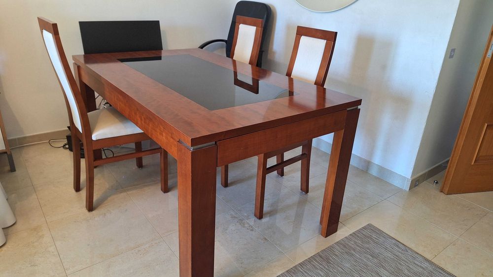 Mesa de jantar extensível madeira maciça + 4 cadeiras