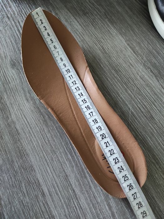 Кожаные кроссовки clarks