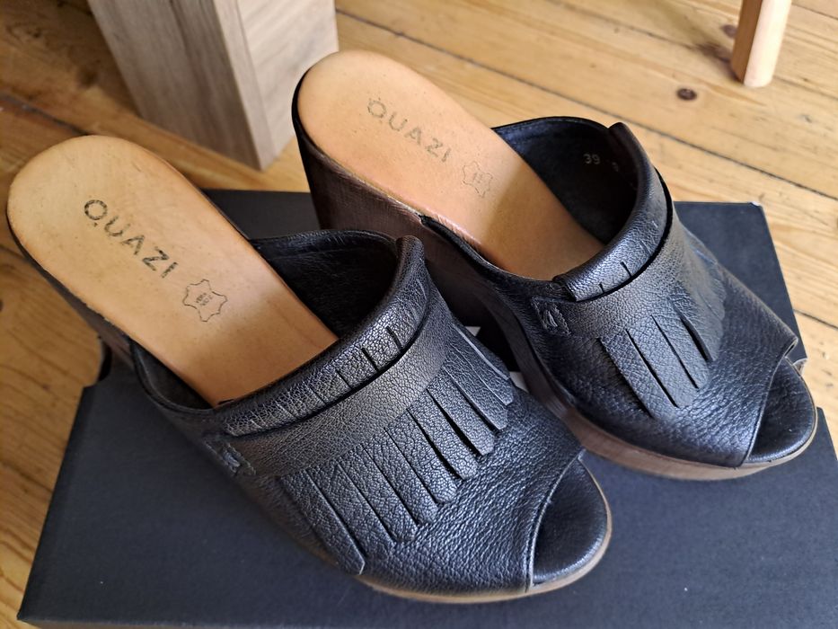 Klapki na słupku i koturnie Quazi 39