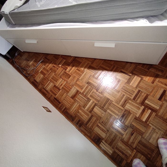 Cama casal com estrado e 4 gavetas  Mindol