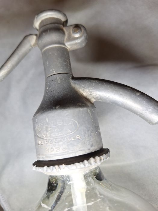 Syfon przedwojenny sygnowany.