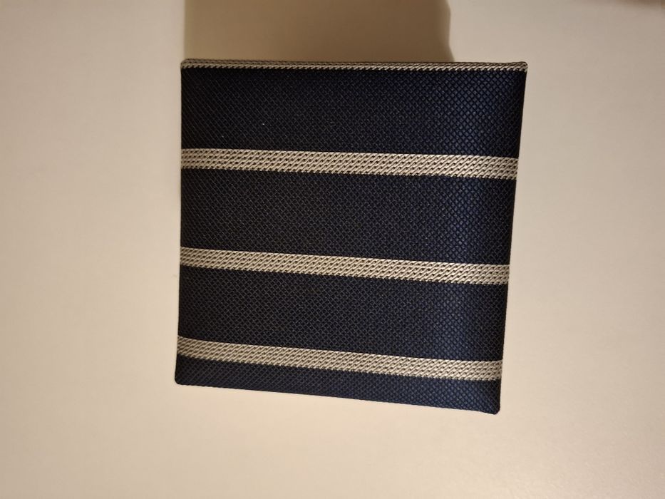 Gravata e botões de punho classicos, tom azul