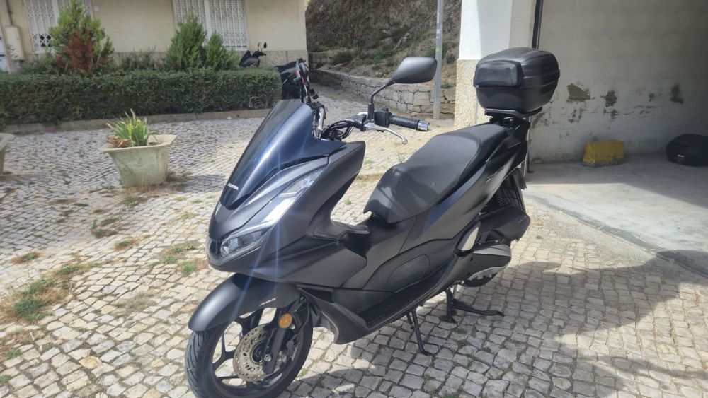 Pcx de 2023 com top case