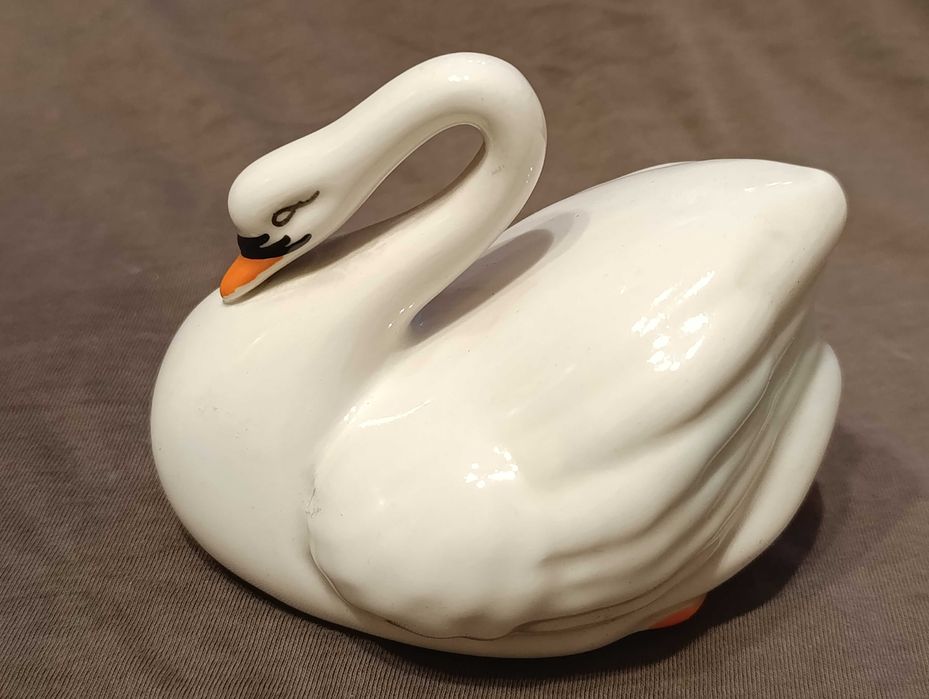piękna porcelanowa figurka łabędzia - PRL