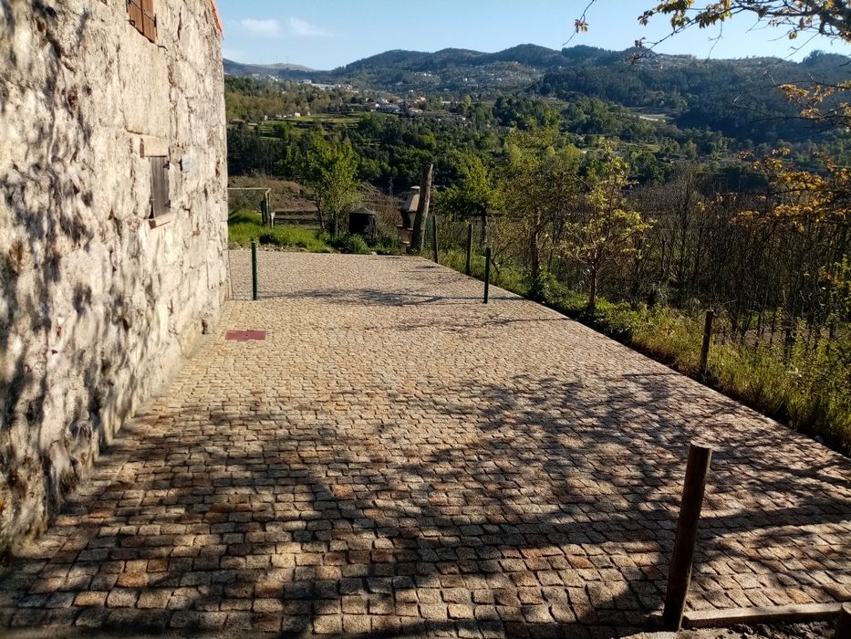 Faço serviço de calceteiro