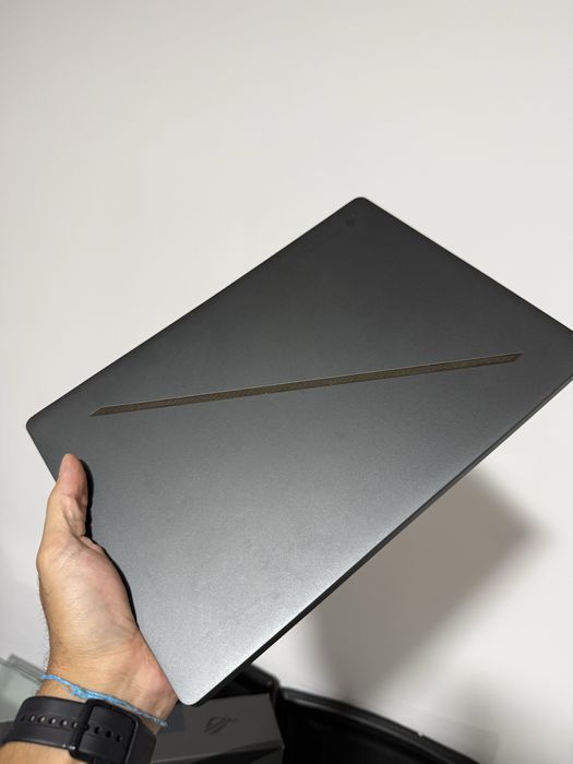 ASUS ROG Zephyrus G14 2024 — Ryzen 9 / RTX 4070 / 32GB / OLED 3K 120Hz