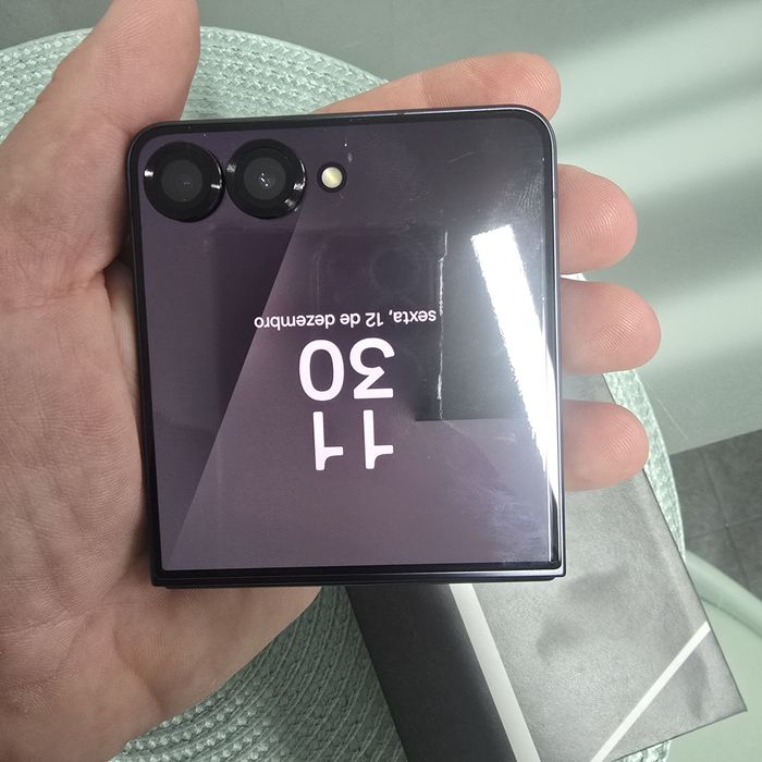 Samsung Z Flip 7 como novo