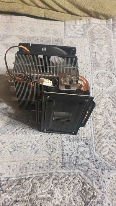 Эффективный кулер охлаждения проца Socket AM3 и др. в комплекте.