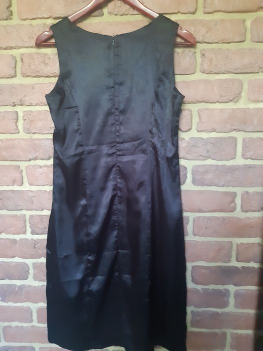 Czarna sukienka z cekinami