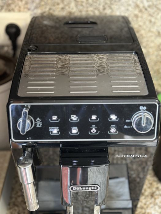 Máquina de café automática Delonghi Autentica