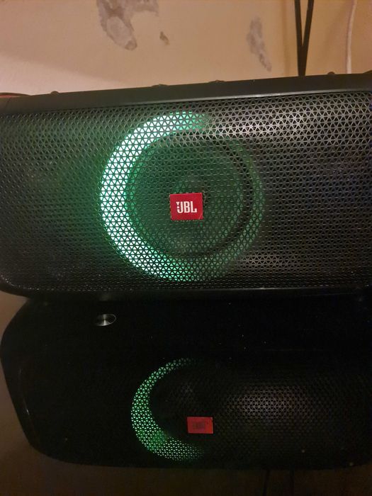JbL partybox on the go