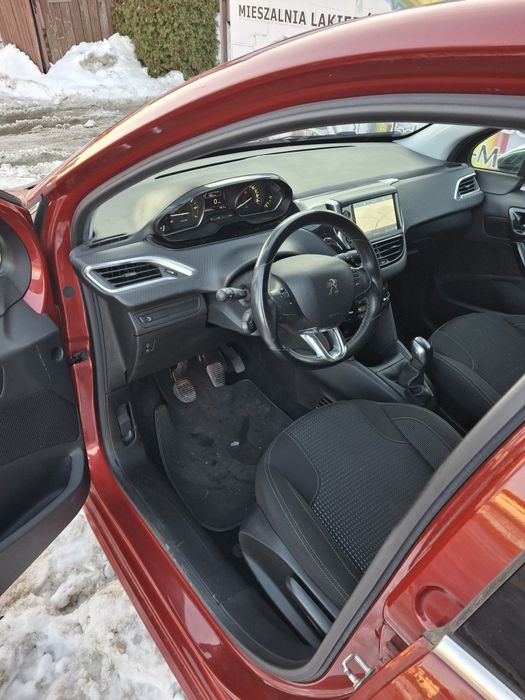 Peugeot 208 1.2 benzyna