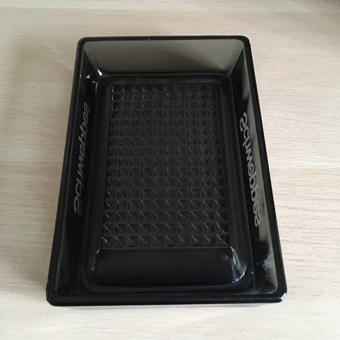 Cinzeiro em vidro preto Schweppes