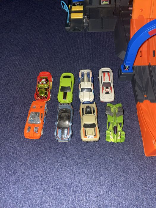 Garagem Hot Wheels com 17 carros