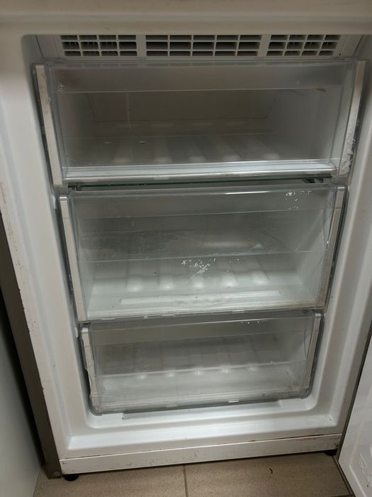 Frigorífico Combinado Indesit Inox – Muito bom estado – Pouco uso
