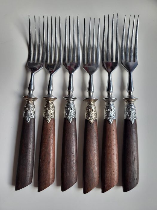 Conjunto de talheres antigos