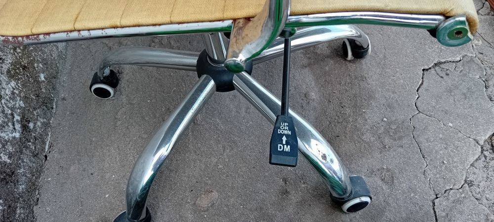 Cadeira de escritório para despachar urgente