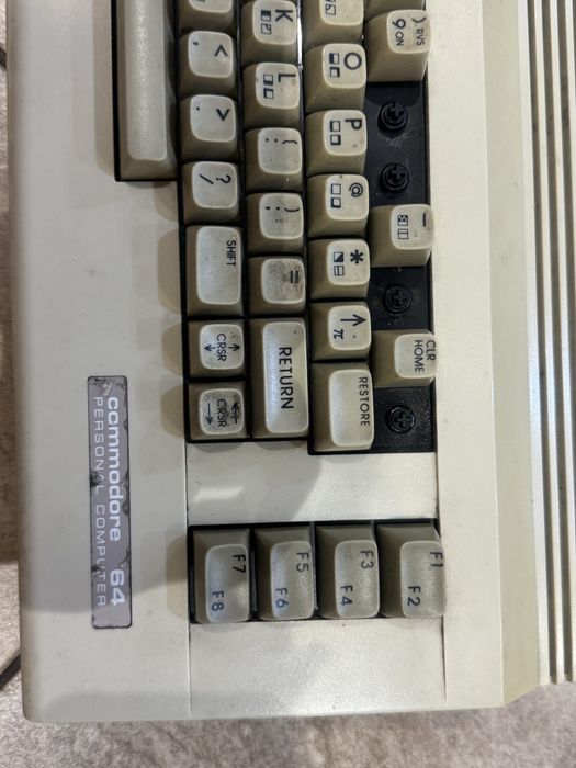Komputer commodore C 64 C