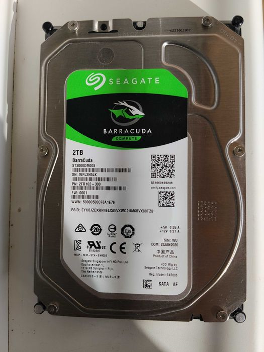 Жесткий диск 3.5" SATA 2TB Seagate Barracuda (ST2000DM008) 256 МБ / 7200 об./мин
