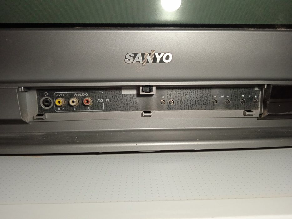 Televisão de caixa SANYO