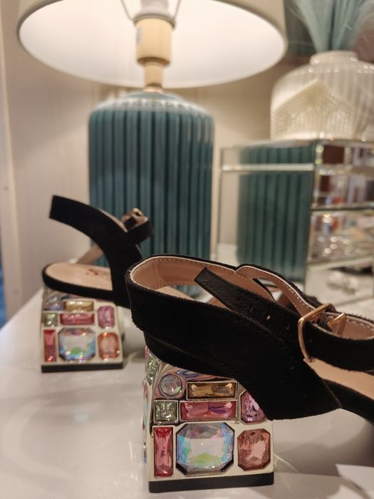 Sandały nowe kryształki 37-38