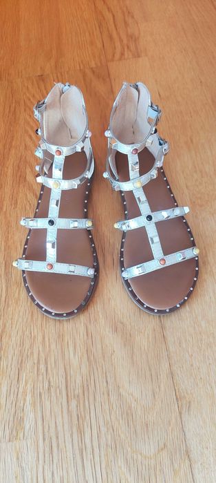 Sandálias - Tamanho 34