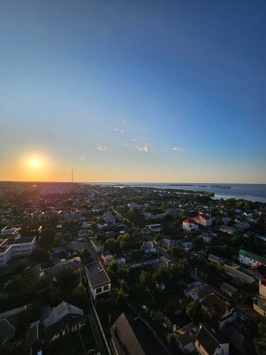 Продається видова 2 кімнатна квартира в центрі міста!