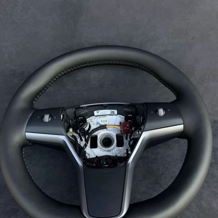 Перетяжка керма Tesla Model  Y Model 3 перешивка руля
