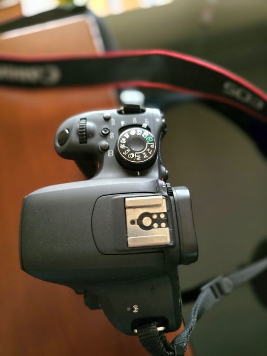 Câmara fotográfica Canon 800 D