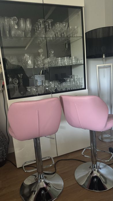 Cadeiras / bancos cor de rosa