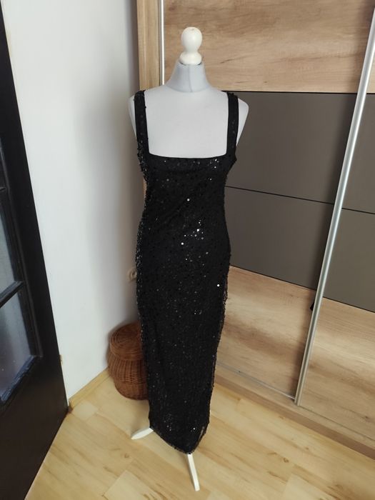Długa czarna sukienka wieczorowa z cekinami i perełkami r.42