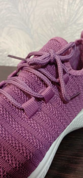 Кросівки жіночі 40 розмір