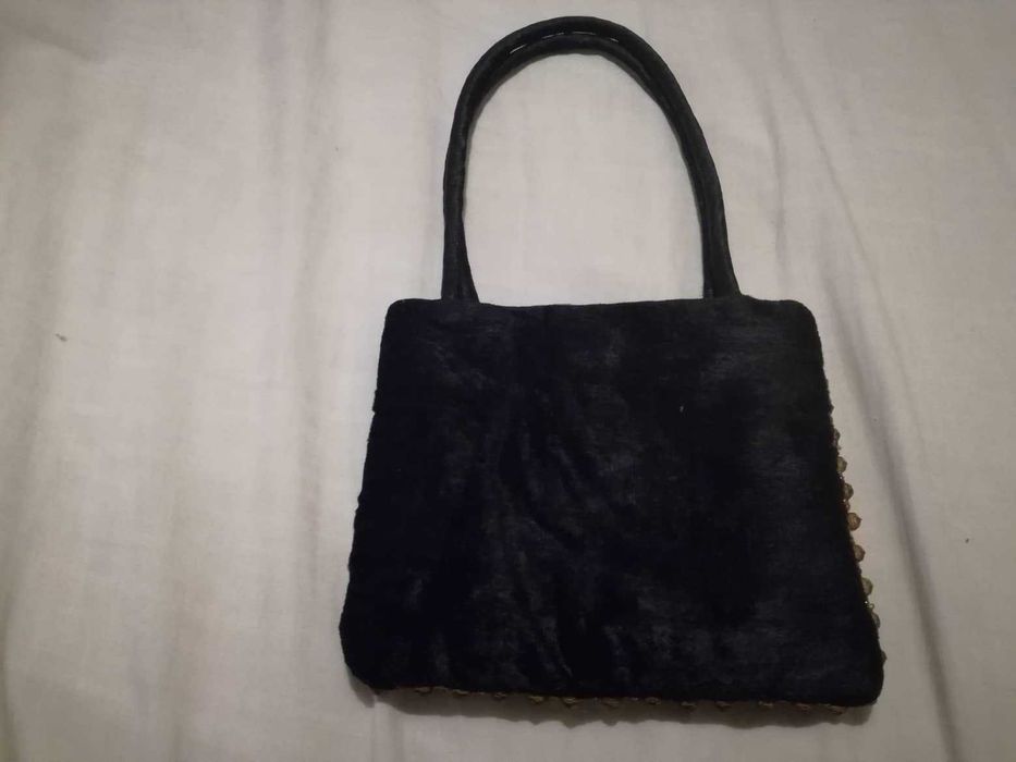 Bolsa em Veludo com missangas