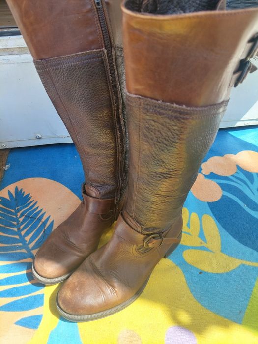 Bota feminina de couro legítimo cano alto castanha – nº 37