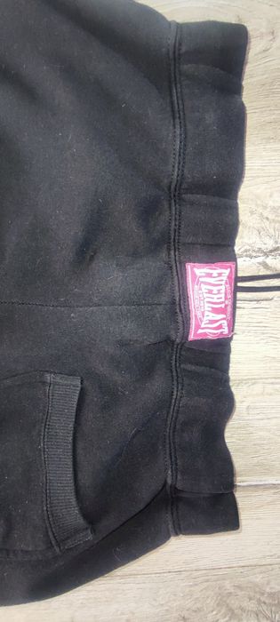 Czarne Oryginalne spodnie dresowe Everlast rozm M wymiary na fotkach