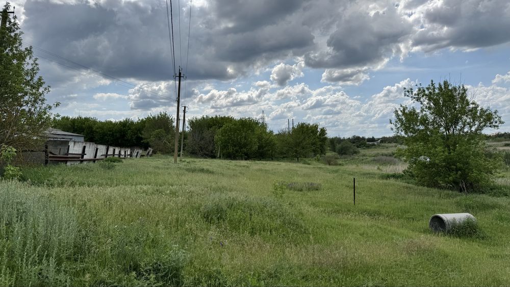Земельна ділянка на березі річки
